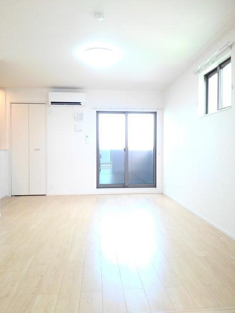 クリスタルメゾンしらかばの居間・リビング