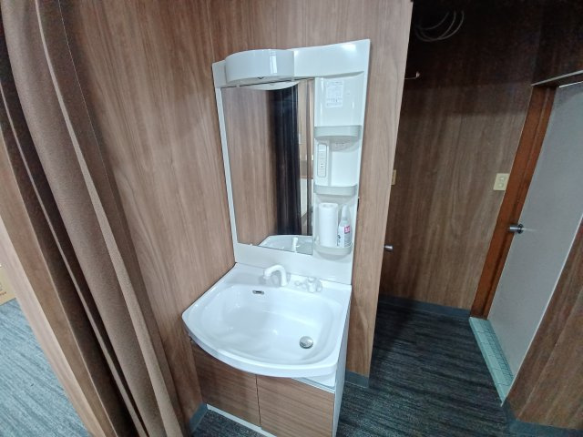 柏崎397-4事務所 1Fの独立洗面台