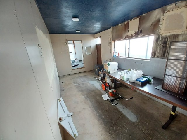 柏崎397-4事務所 1Fの内装