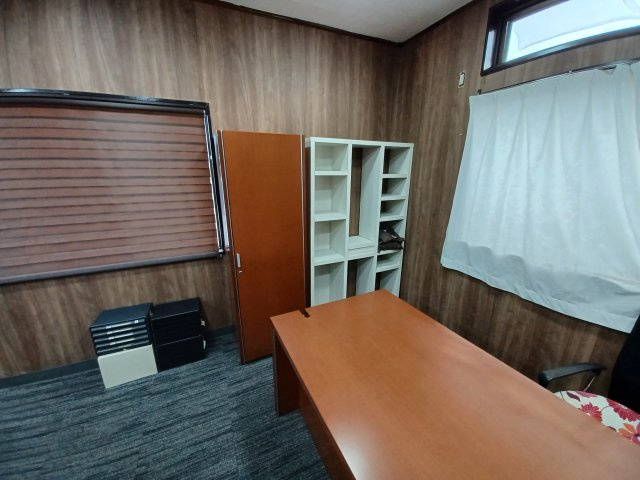 柏崎397-4事務所 1Fの内装