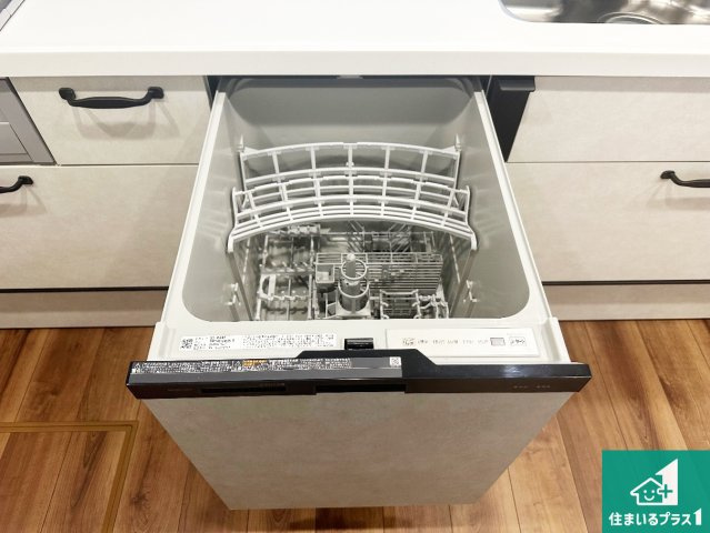 加東市南山　新築一戸建ての設備|食事後の一仕事、食器洗いをボタン一つでお任せできちゃいます！場所を取らないビルトイン式なので、お料理スペースもしっかり確保！