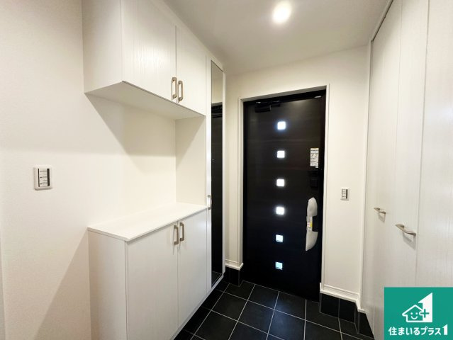 加東市南山　新築一戸建ての玄関|シューズボックスにはたくさんの靴が収納できるので玄関周りはいつもスッキリ！ご家族が増えても安心！