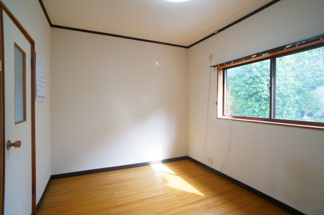 奈良市川上町戸建の洋室