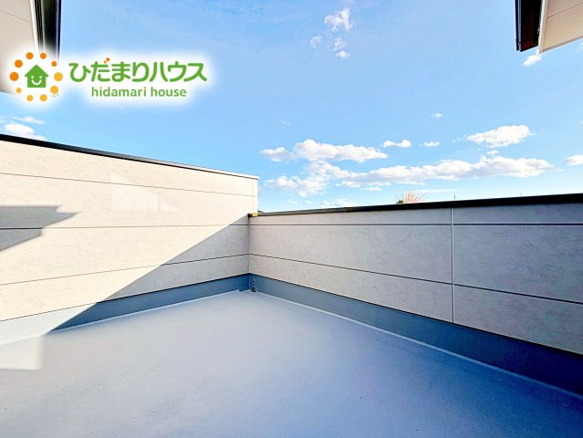【バルコニー】 | 水戸市平須町1期　新築戸建 | 広々としたバルコニーは、大量の洗濯物を干しても余裕！お布団だって、家族全員分をいっきに干せますね(^O^)