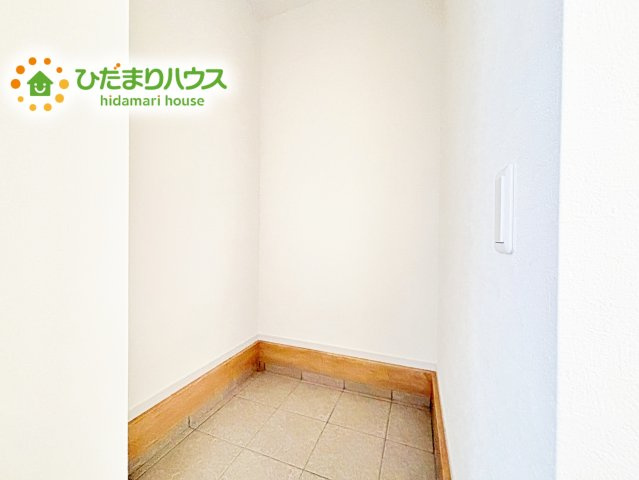 【収納】 | 水戸市平須町1期　新築戸建 | シューズインクローゼットは、靴以外にもゴルフバックやベビーカーを置くことができ、 散らかりがちな玄関もスッキリします。