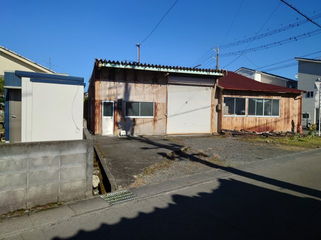 売土地　藤枝市志太1丁目の前面道路含む現地写真