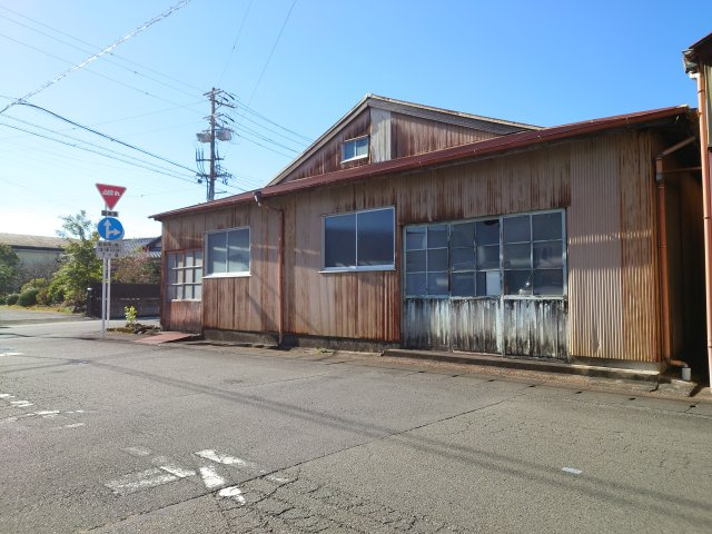 売土地　藤枝市志太1丁目の前面道路含む現地写真|前面道路が広く運転も安心です！