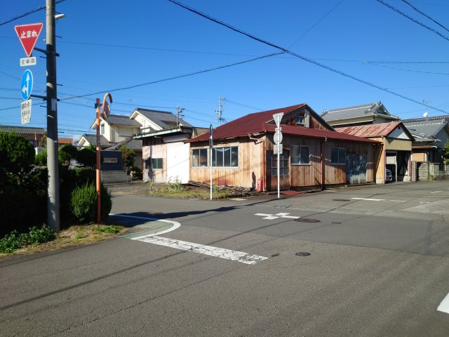 売土地　藤枝市志太1丁目の前面道路含む現地写真