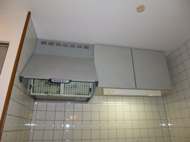 サンルームあじさいのキッチン|キッチン上収納