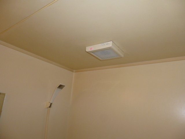 サンルームあじさいの浴室|換気扇