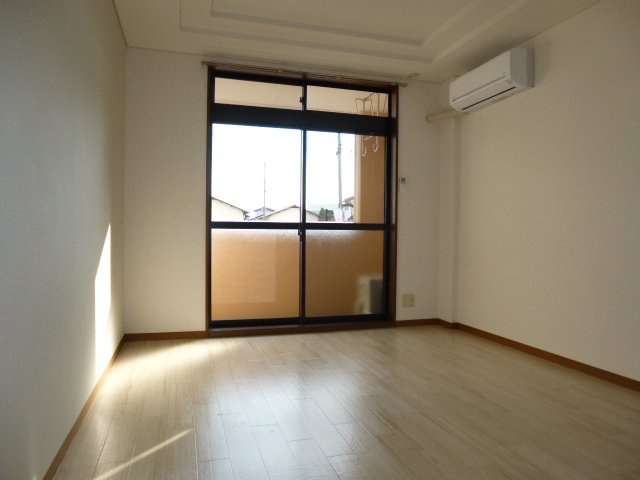 サンルームあじさいの居間・リビング|洋室