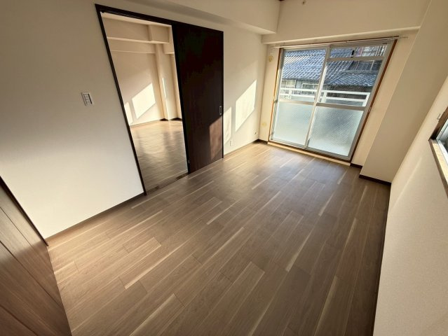 メゾン若草の洋室