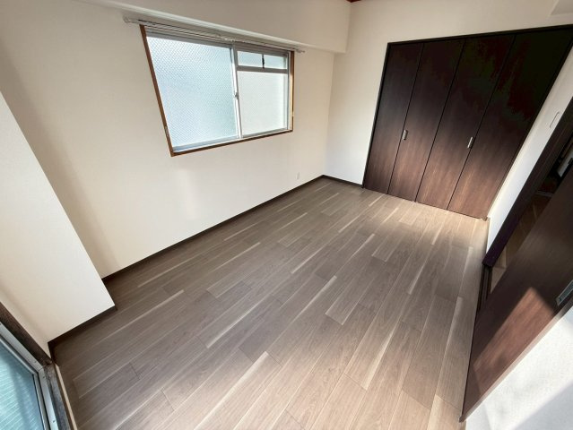 メゾン若草の洋室