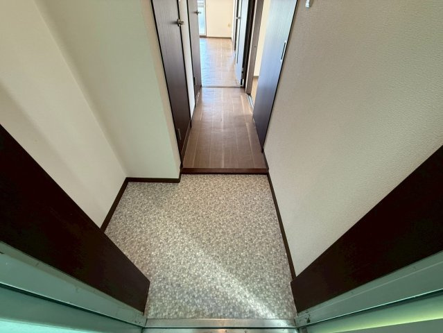 メゾン若草の玄関