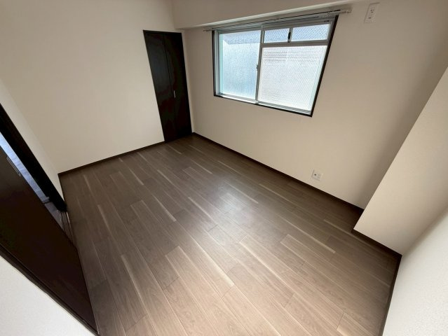 メゾン若草の洋室