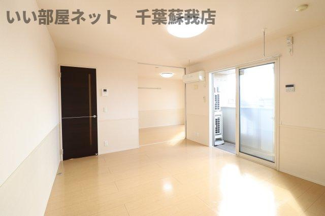 シャリテレーヴ　Ｂの居間・リビング|ゆったりとしたリビングです