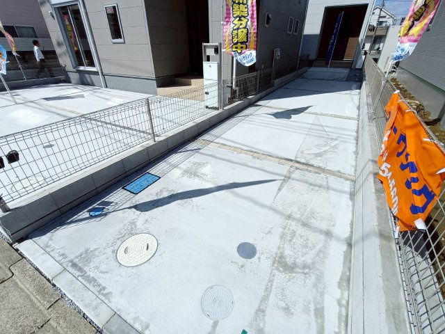 三郷市　戸ケ崎3丁目　新築戸建　全10棟の駐車場|施工例です