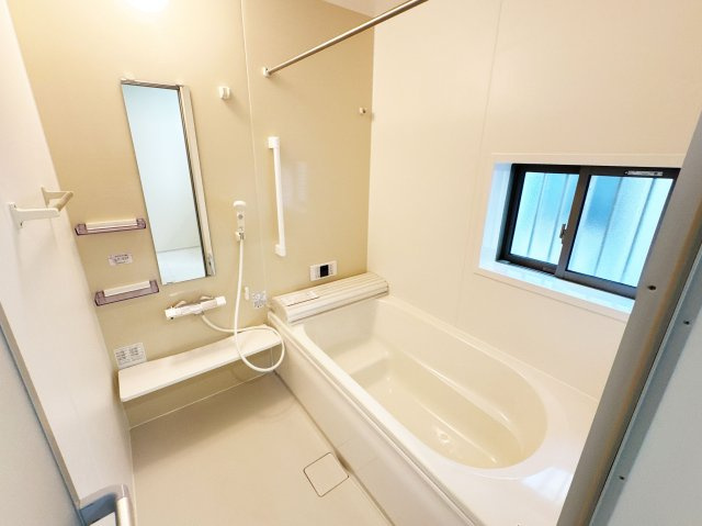 【浴室】 | 入間郡三芳町北永井　新築一戸建住宅　全1棟　(ふじみ野店) | 雨の日や花粉の日に活躍する浴室乾燥機！