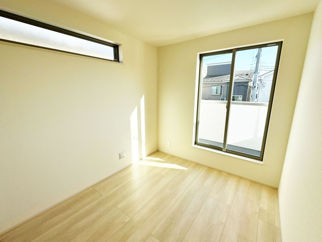 【洋室】 | 入間郡三芳町北永井　新築一戸建住宅　全1棟　(ふじみ野店) | 柔らかな日差しが差し込むお部屋。