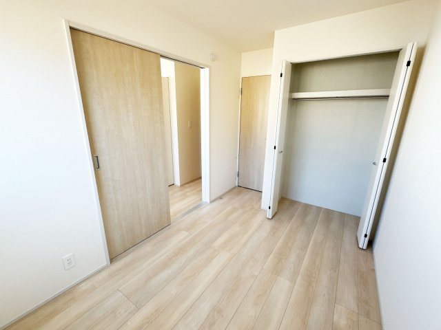 【洋室】 | 入間郡三芳町北永井　新築一戸建住宅　全1棟　(ふじみ野店) | 隣の部屋へ直接むかえます！