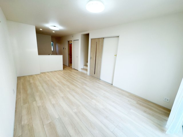 【居間・リビング】 | 入間郡三芳町北永井　新築一戸建住宅　全1棟　(ふじみ野店) | 17.5帖のゆったりとしたリビングは家族の憩いの場にぴったりです