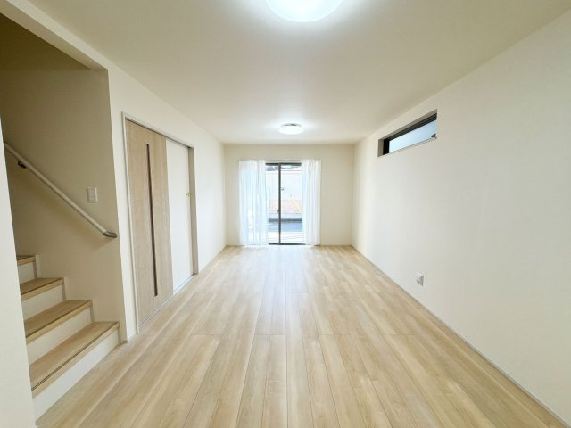 【居間・リビング】 | 入間郡三芳町北永井　新築一戸建住宅　全1棟　(ふじみ野店) | 広いリビングはソファー等も楽々置けます