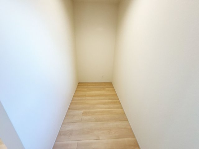 【収納】 | 入間郡三芳町北永井　新築一戸建住宅　全1棟　(ふじみ野店) | あると嬉しいキッチン近くのパントリー