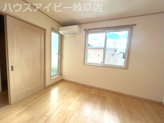 【洋室】 | 岐阜市尻毛！一条工務店施工の中古住宅築5年！全館床暖房！長期優良認定住宅！お車並列3台可能！ | 岐阜市尻毛！一条工務店施工の中古住宅築5年！全館床暖房！長期優良認定住宅！お車並列3台可能！