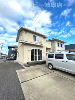 【前面道路含む現地写真】 | 岐阜市尻毛！一条工務店施工の中古住宅築5年！全館床暖房！長期優良認定住宅！お車並列3台可能！ | 岐阜市尻毛！一条工務店施工の中古住宅築5年！全館床暖房！長期優良認定住宅！お車並列3台可能！