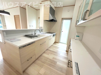 【キッチン】 | 岐阜市尻毛！一条工務店施工の中古住宅築5年！全館床暖房！長期優良認定住宅！お車並列3台可能！ | 岐阜市尻毛！一条工務店施工の中古住宅築5年！全館床暖房！長期優良認定住宅！お車並列3台可能！