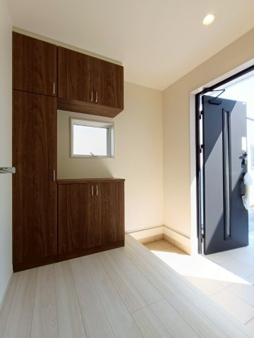 三郷市　戸ケ崎3丁目　新築戸建　全10棟の玄関|施工例です