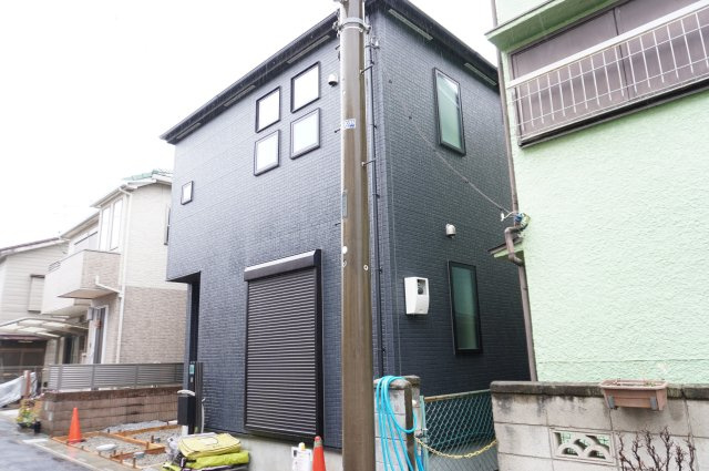 越谷市蒲生東町 新築分譲住宅の前面道路含む現地写真