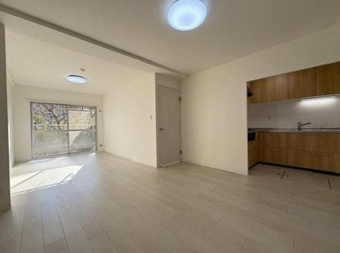 エメラルドマンション鶴見緑地の居間・リビング