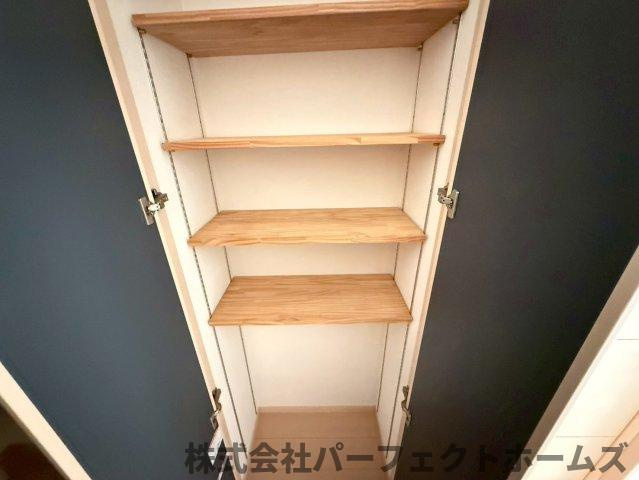 枚方ハイツ2号棟の収納|専用の収納スペースです
