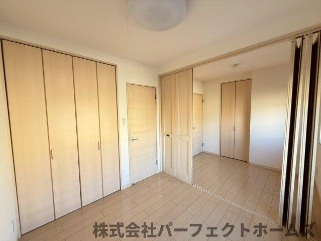 枚方ハイツ2号棟の洋室|明るい洋室です