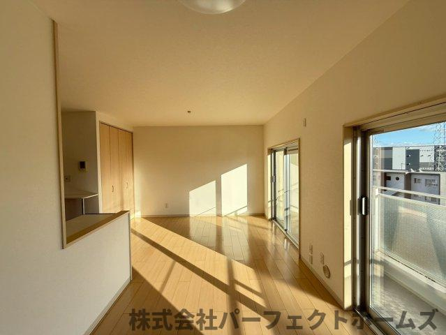 【居間・リビング】の画像