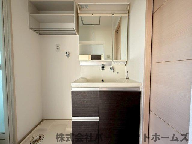 枚方ハイツ2号棟の独立洗面台|朝の身支度には欠かせない独立洗面化粧台