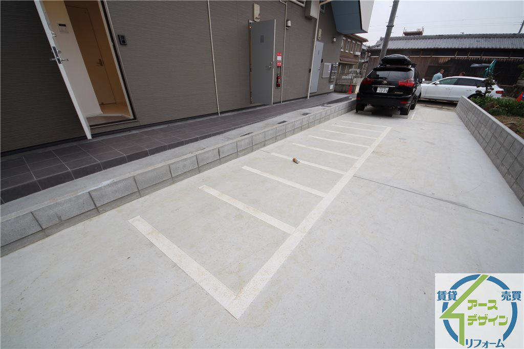 シンフォニーオオクボの駐車場