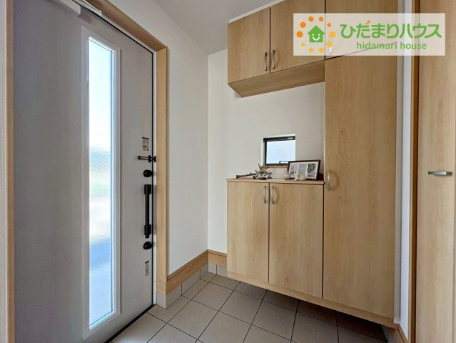 ひたちなか市足崎　新築戸建　A号棟の玄関|使い勝手の良い大きなシューズボックス☆乱雑になりがちな玄関をスッキリ見せてくれます！