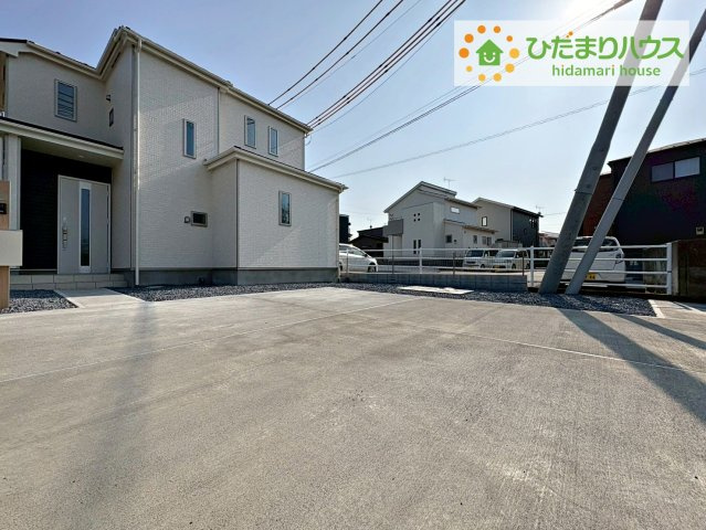 ひたちなか市足崎　新築戸建　A号棟の駐車場|マイホームなら駐車場代がかかりません。しかも、自宅の駐車場で洗車ができます！今までコイン洗車に行っていた手間も省けて、節約にもつながります(^^♪