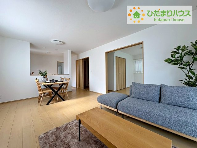 ひたちなか市足崎　新築戸建　A号棟の居間・リビング|お子様が元気に遊べる広々としたリビングです。