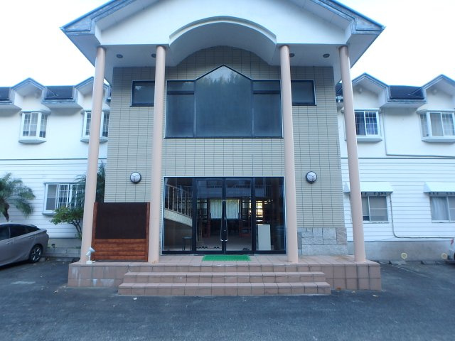 賀茂郡河津町見高の店舗のエントランス