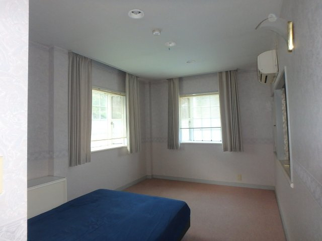 賀茂郡河津町見高の店舗の洋室