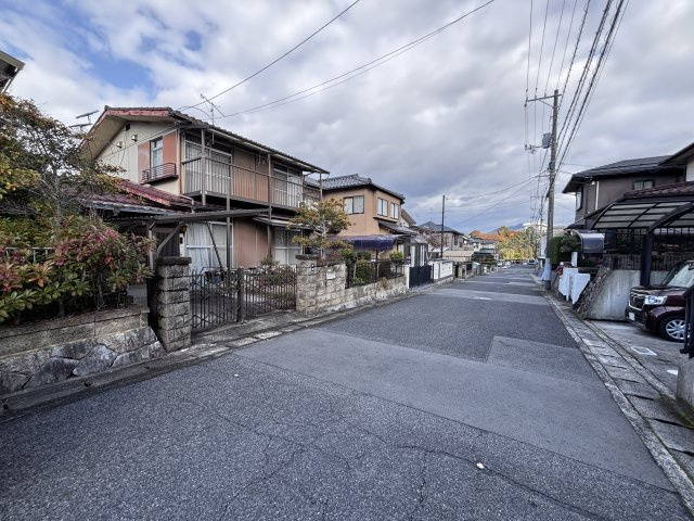 売土地　高取南3丁目の前面道路含む現地写真