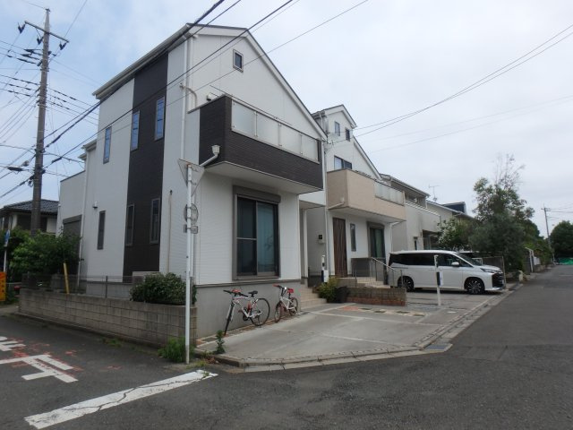 鶴ヶ島市南町中古戸建の前面道路含む現地写真