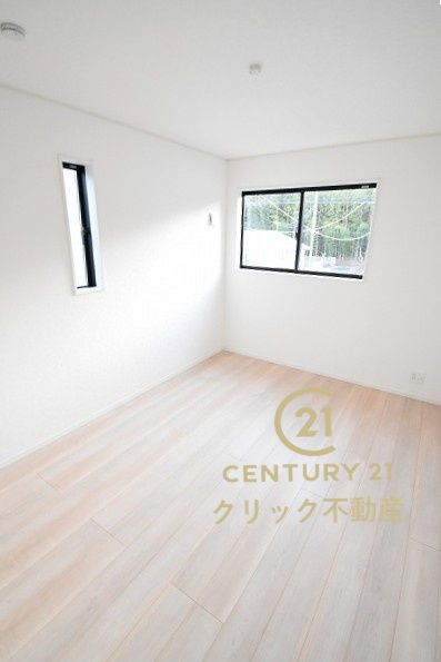 Cradlegarden　 水戸市河和田町　第3　22の洋室|フローリングなので重い家具も置けます。カーテンと家具を揃えるなどして、お好みのインテリアを楽しむことができます。収納スペースは全室に配備しております。