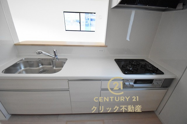 Cradlegarden　 水戸市河和田町　第3　22のキッチン|対面式システムキッチンは料理中や後片づけの間も会話が楽しめ、家族に一体感が生まれます。十分な広さのキッチンなら、家族での分担作業もはかどりそう！