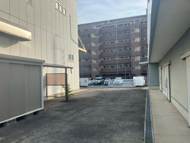 江松1丁目工場の駐車場