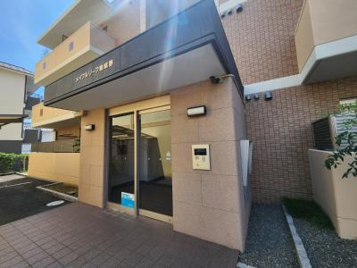 メイプルリーフ嵯峨野のエントランス