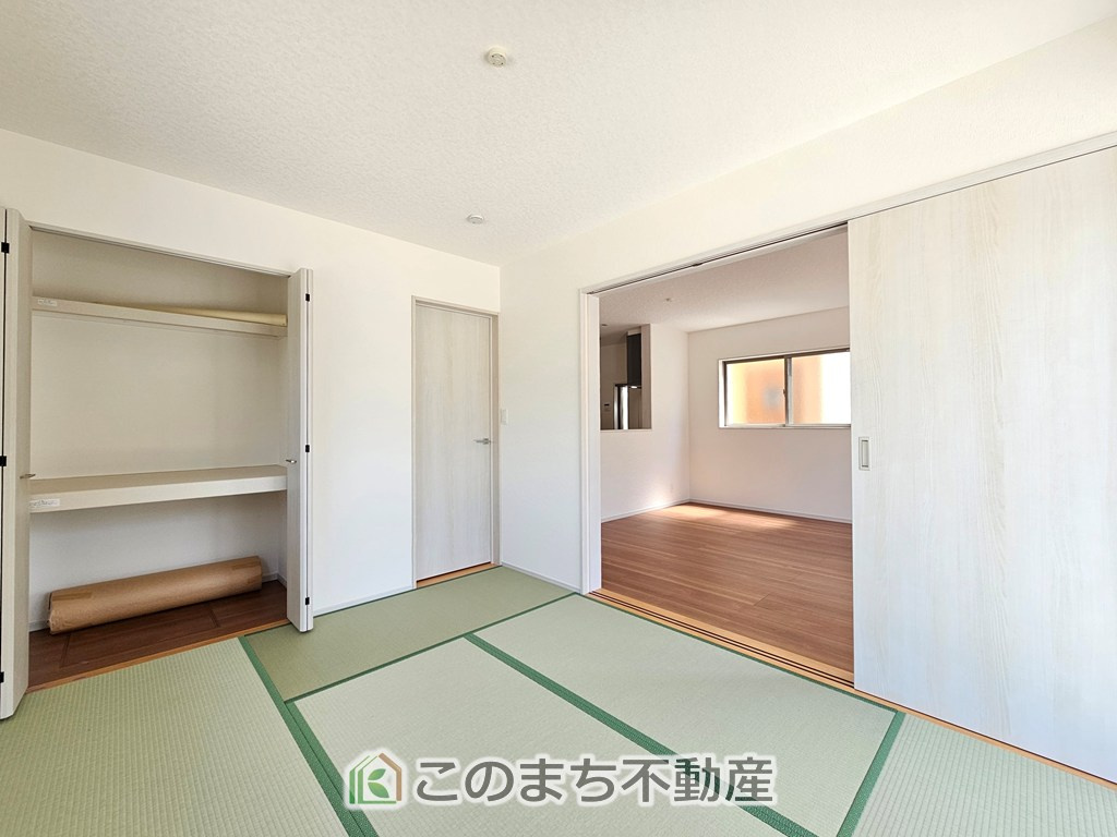いろどりアイタウン栃木市大宮町22-P1　の和室|和室の収納スペースは中棚が付いてますので、お布団をしまうのに最適です♪